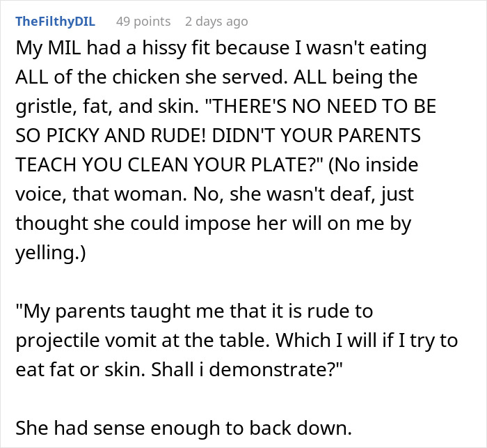 "Just Eat A Few Bites": Girl Forces Herself To Eat Onions At A Friend's House, It Doesn't End Well