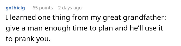 Karen Demands Grieving Neighbor Put Up Christmas Decor For Her Kids, He Maliciously Complies Karen Demands Grieving Neighbor Put Up Christmas Decor For Her Kids, He Maliciously Complies