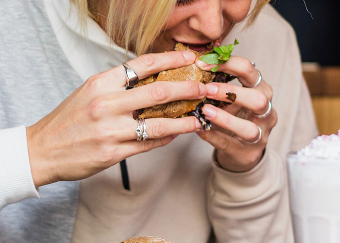 30 Bad Habits That A Shocking Amount Of People Have