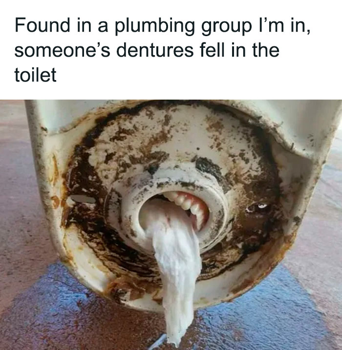 Creepy-Toilets-With-Threatening-Auras-Pics