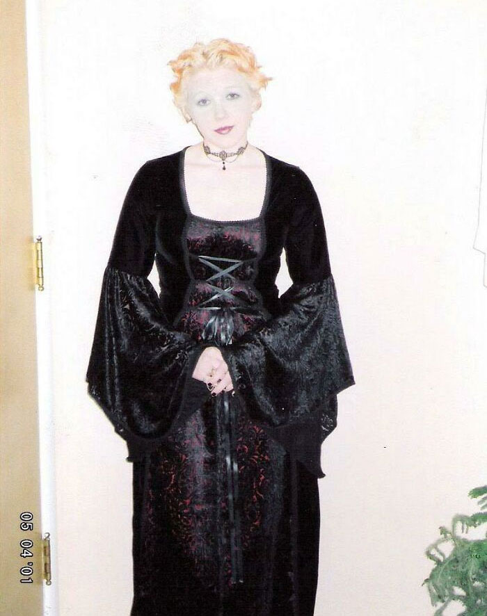 Esperando a mi novio para el baile de graduación en el insti