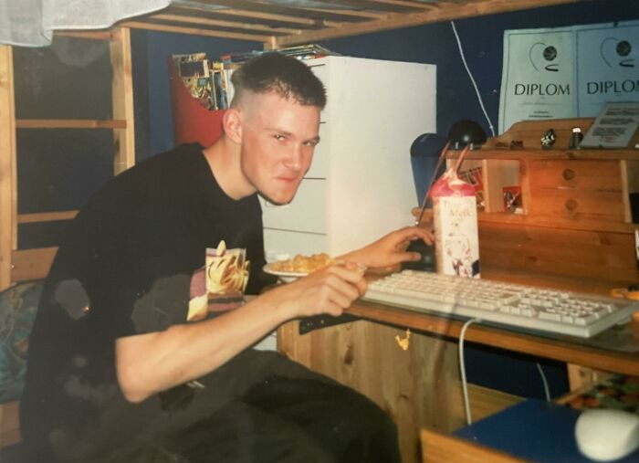 It's 1999, I'm 14 And Mom Let Me Decide My Own Haircut