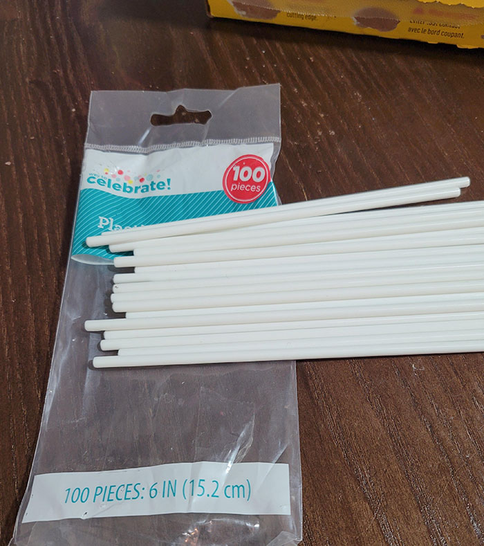 El paquete cerrado pone que venían 100. Hay 24