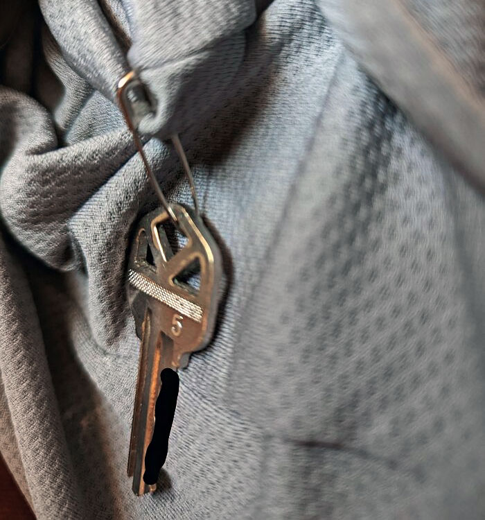 Estaba buscando algo para llevar de forma segura las llaves de mi casa mientras salgo a correr, y resulta que ya tenía algo así