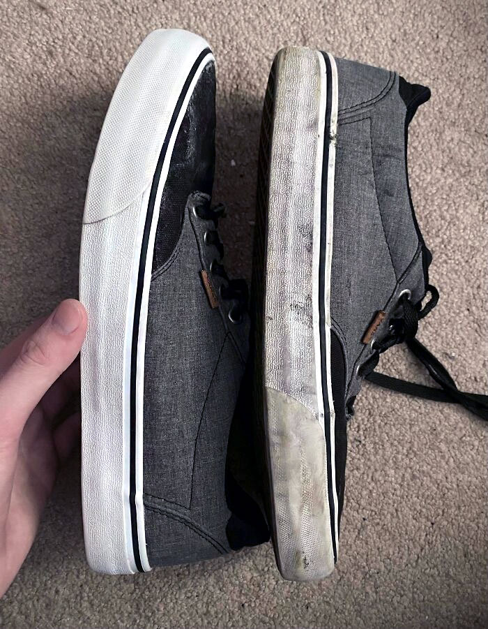 Usa acetona para limpiar la goma blanca de las zapatillas, sobre todo Vans o Converse