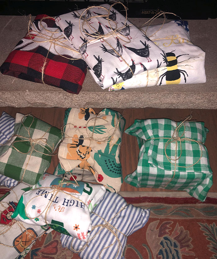 Regalos envueltos con "papel" de envolver reutilizable