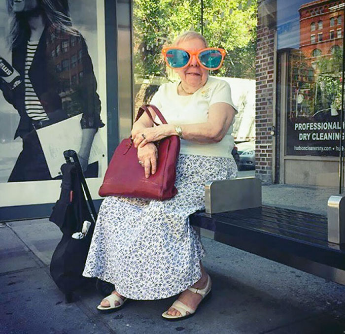 Lee Taylor, An 83-Year-Old Woman, Wears These Giant Glasses "To Spread The Fun And Make New Friends"