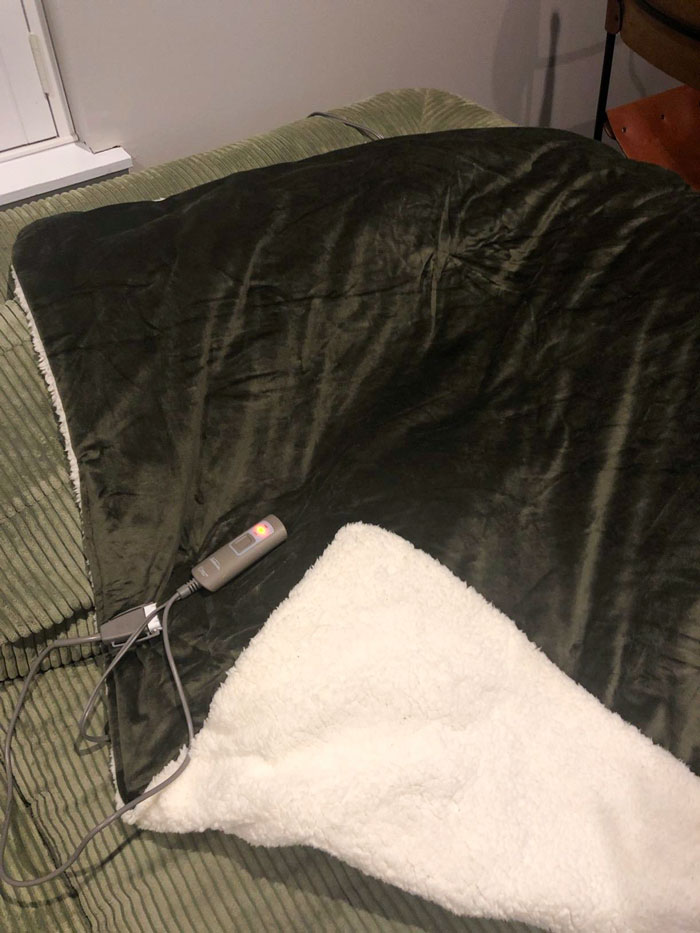 Royal Mink Sherpa Heated Throw: Featuring a blissfully soft mink with a sherpa reverse - because nothing says 'I love you' quite like the gift of warmth and cuddles.