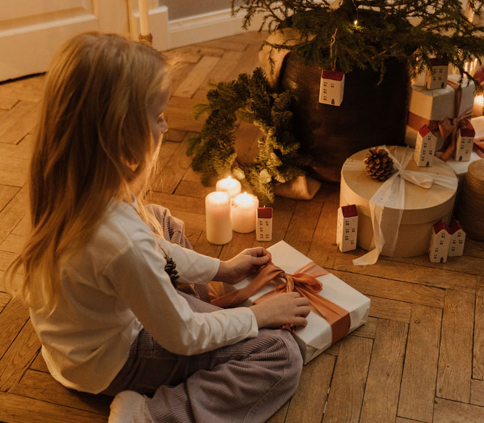 &ldquo;AITAH For Making A Glitter Bomb Gift That Was Stolen?&rdquo;