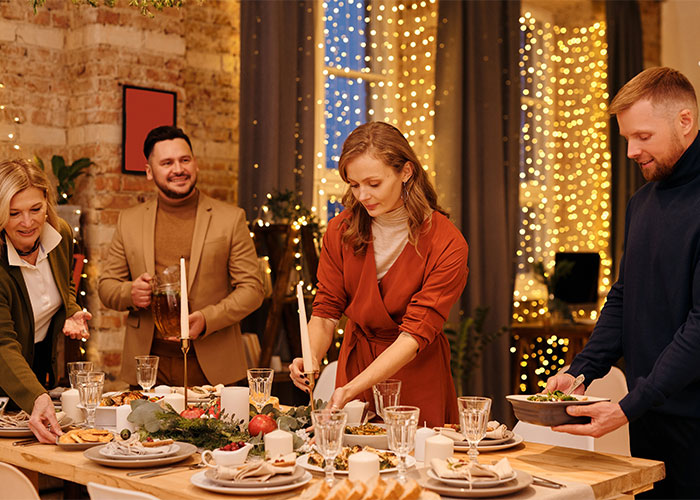 Couple Spends 5 Days Cleaning Up After Christmas Dinner, Man Refuses To Host Again