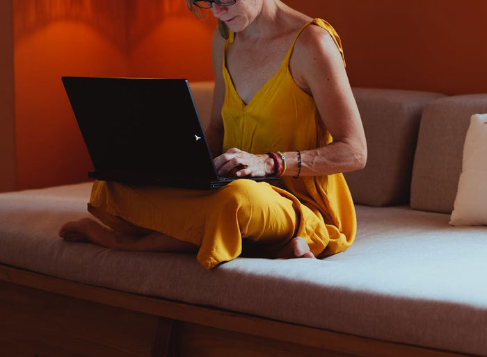 Guy&rsquo;s Roommate Keeps Complaining About Her Room Shaking, He Thinks She&rsquo;s Going Crazy