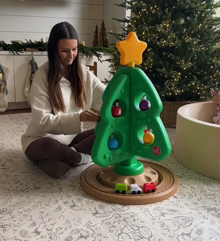 'Beige' Mom Shares She Repainted Her Toddler's Christmas Tree, Gets Roasted In The Comments