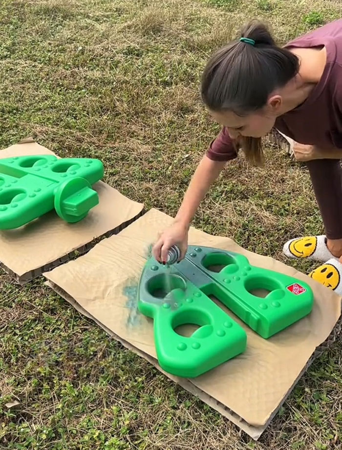 'Beige' Mom Shares She Repainted Her Toddler's Christmas Tree, Gets Roasted In The Comments