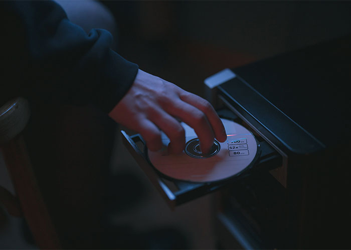 50 “Obsolete” Bits Of Technology People Refuse To Stop Using