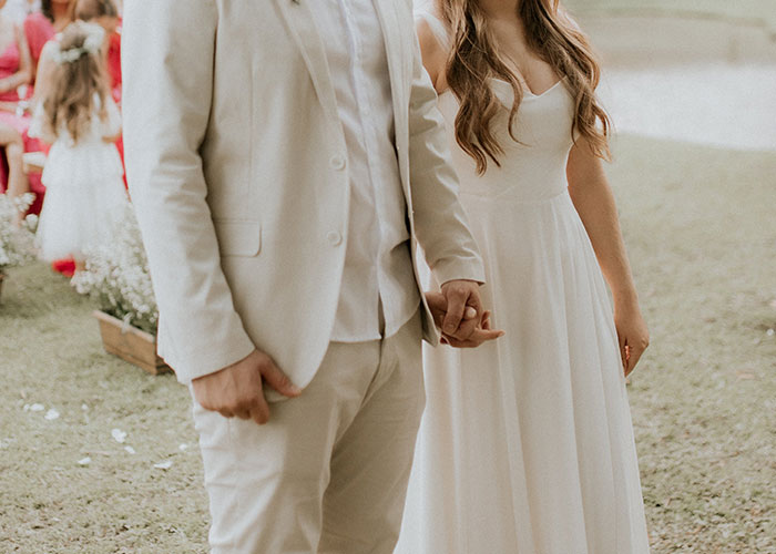 30 Of The Stupidest Wedding Traditions, As Shared On This Online Thread