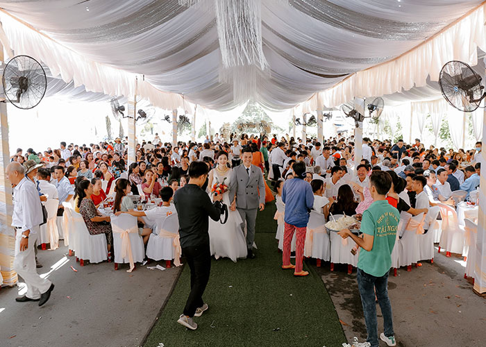 30 Of The Stupidest Wedding Traditions, As Shared On This Online Thread