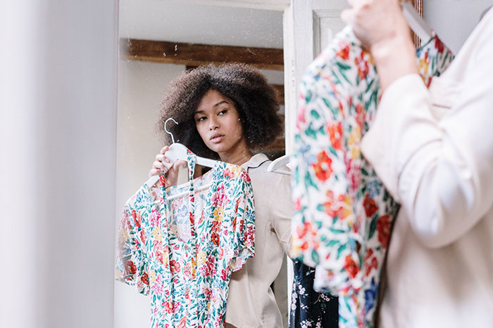 People Share 30 Signs That Scream Someone Is Having A Secret Affair