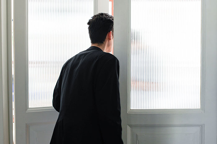 People Share 30 Signs That Scream Someone Is Having A Secret Affair