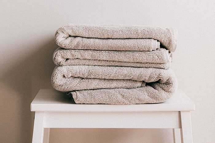 “I Am Baffled To This Day”: 50 Weird Things Guests Thought Were Acceptable To Do