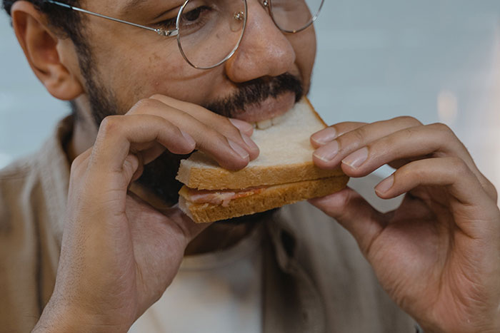 “I Am Baffled To This Day”: 50 Weird Things Guests Thought Were Acceptable To Do