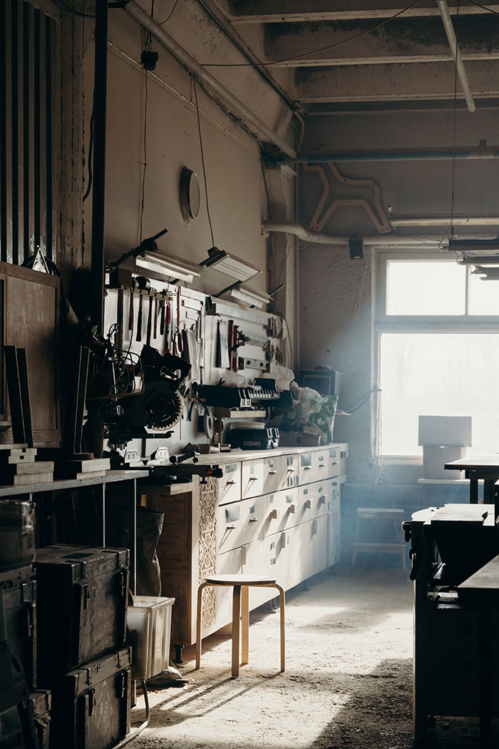 50 “Obsolete” Bits Of Technology People Refuse To Stop Using