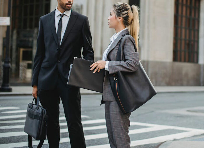 20 Cosas raras que hace la gente adinerada, observadas por quienes los conocen