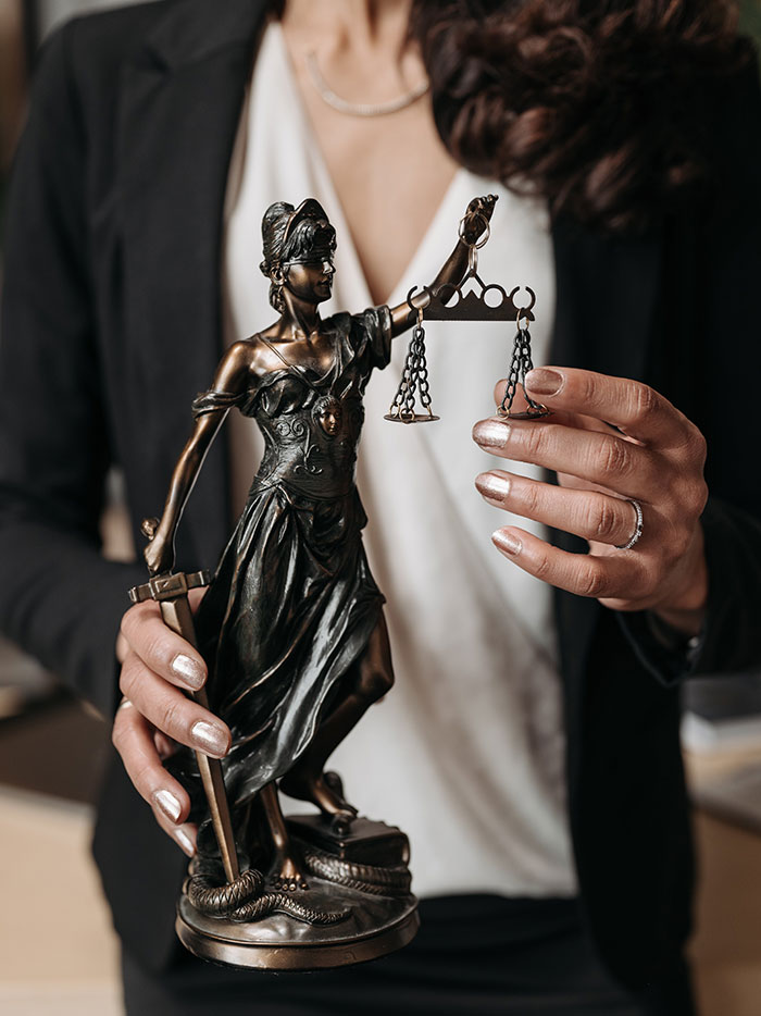 “Alpha Male Garbage”: 30 Things That Some Folks Think Are A “Flex” But Really Are Not