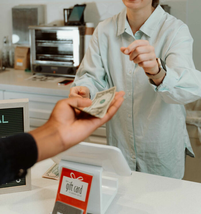 "Women, What's Your Worst Experience Dating A Frugal Person?" (30 Answers)