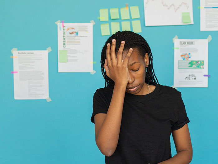 Teacher Makes A DIY Chair From A Car Seat But Principal Replaces It With A Cheap One, Regrets It