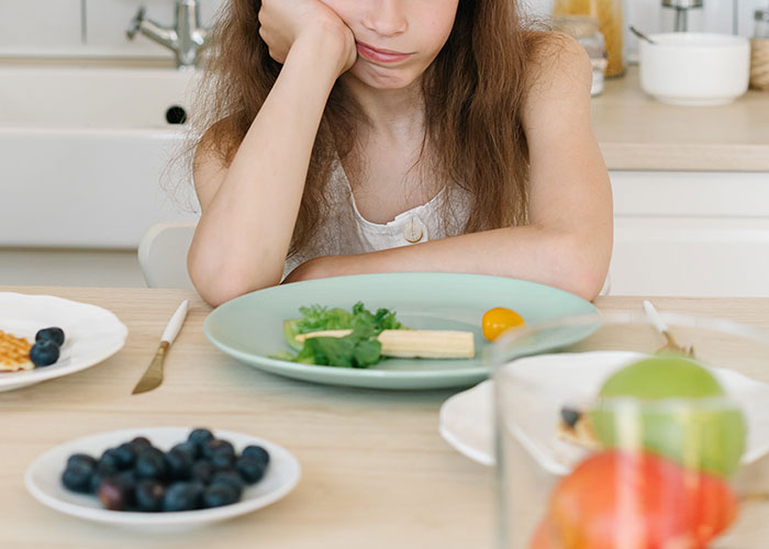 Dad Shares His Secret To Get Kids To Eat Everything, Internet Has Mixed Opinions