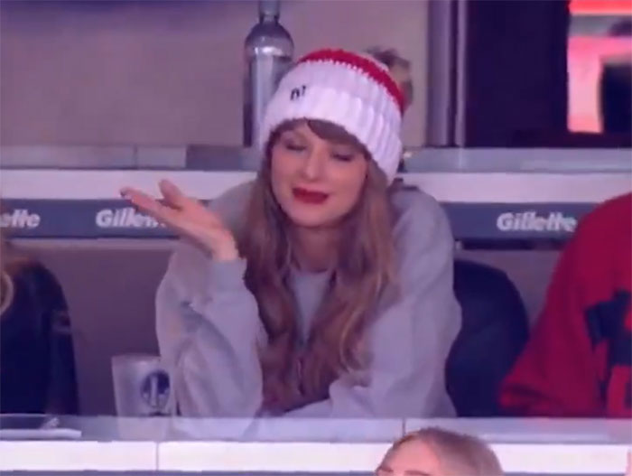 Taylor Swift Perfectly Responds After Getting Booed Loudly At Chiefs Game