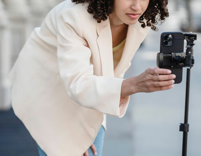 30 Cringe Things People Do But We Accept Them For Some Reason