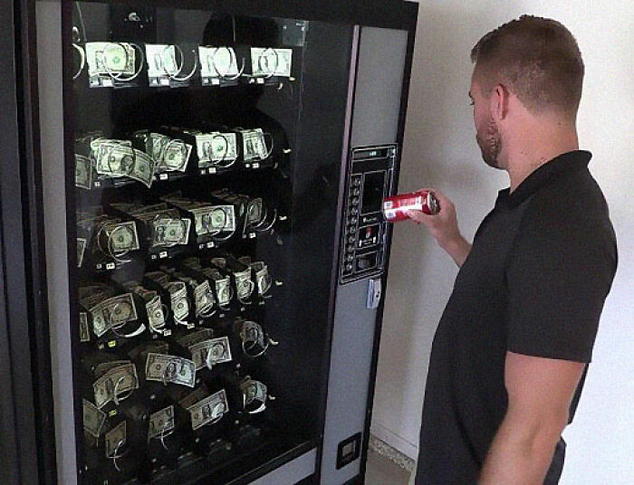 50 Of The Most Bizarre Pics That Got Posted On This No Context Instagram Page