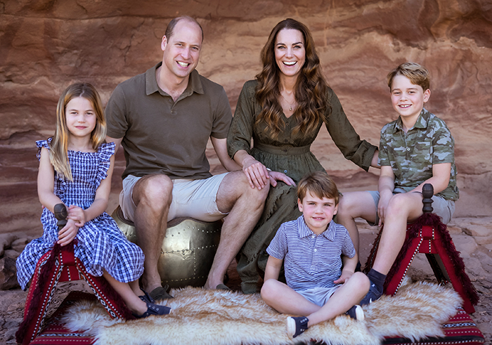 &ldquo;Worst Photoshopped Pic&rdquo;: People Left Confused By Prince Louis In Royal Family&rsquo;s Christmas Photo