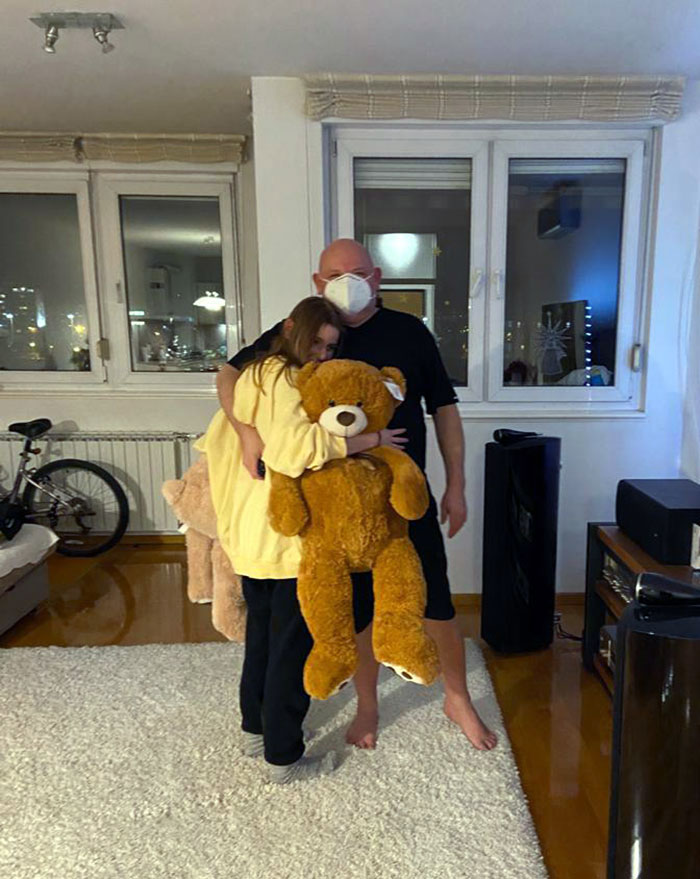 Due To Covid, My Dad Has Been Away From Home For Months. Today He Came With Christmas Gifts And Not Gonna Lie I Cried A Bit