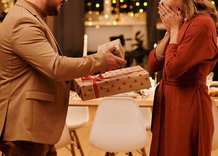 Woman Waits A Full Year To Get Back At Husband For Selfish Christmas Gift, Makes Him Furious