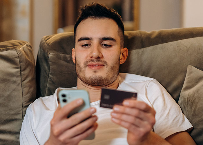 “Did That Really Just Happen?”: 35 Scandalous Workplace Christmas Parties That Are Hard To Forget