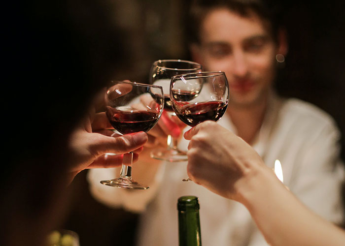 “Did That Really Just Happen?”: 35 Scandalous Workplace Christmas Parties That Are Hard To Forget