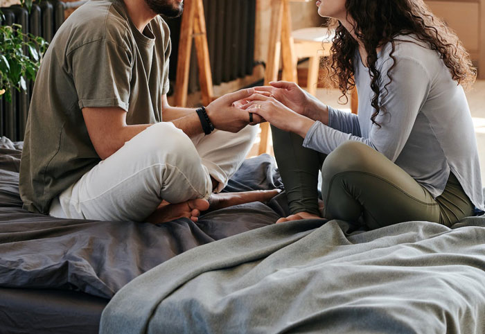 &ldquo;Kick Him To The Curb&rdquo;: The Internet Reacts After Man&rsquo;s Horrendous Christmas Gift Makes GF Cry