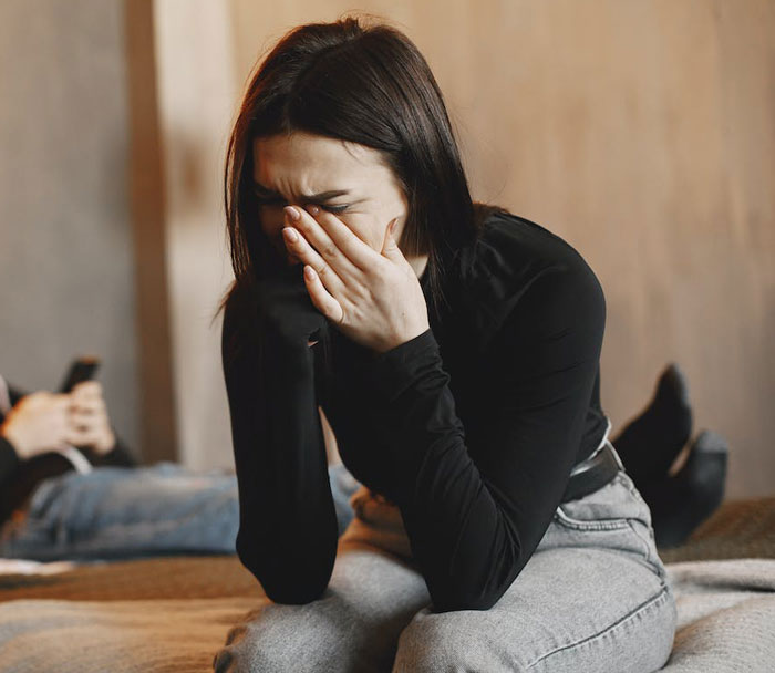 &ldquo;Kick Him To The Curb&rdquo;: The Internet Reacts After Man&rsquo;s Horrendous Christmas Gift Makes GF Cry