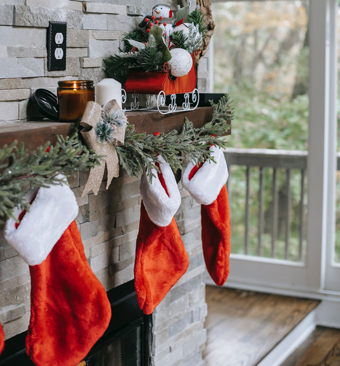 &ldquo;Kick Him To The Curb&rdquo;: The Internet Reacts After Man&rsquo;s Horrendous Christmas Gift Makes GF Cry