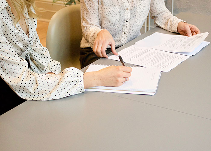 40 Uplifting Stories Of Girls Supporting Girls Unexpectedly