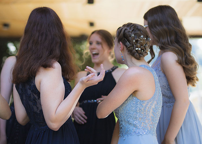 40 Uplifting Stories Of Girls Supporting Girls Unexpectedly