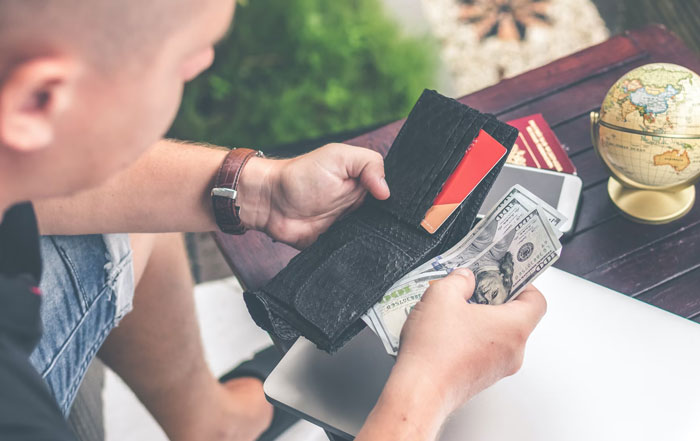 Dad Gives Daughter An Ultimatum After Finding Out She’s Pregnant Dad Gives Daughter An Ultimatum After Finding Out She’s Pregnant