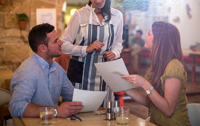 “Am I The Jerk For Changing Our Server’s Tip From $154 To $4?” “Am I The Jerk For Changing Our Server’s Tip From $154 To $4?”