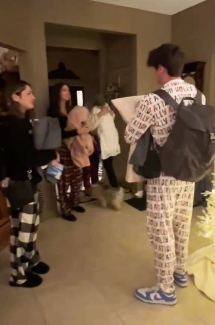 "I Will Never Forget This": Grandparents Love Their Adult Grandkids Surprising Them With Sleepovers "I Will Never Forget This": Grandparents Love Their Adult Grandkids Surprising Them With Sleepovers