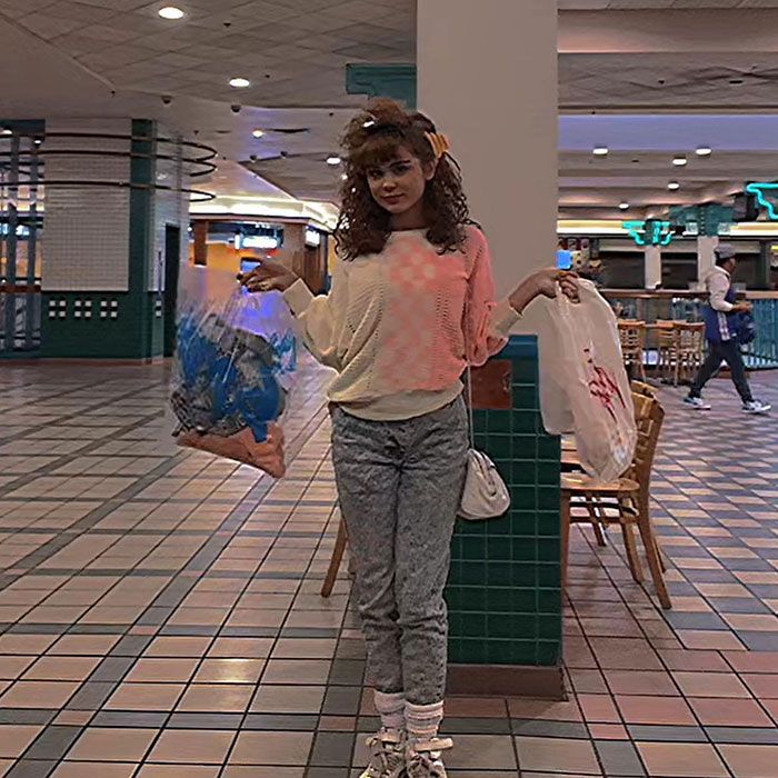 &ldquo;Just Be Yourself&rdquo;: 20-Year-Old Woman Lives in The 1980s, And She Couldn&rsquo;t Be Happier