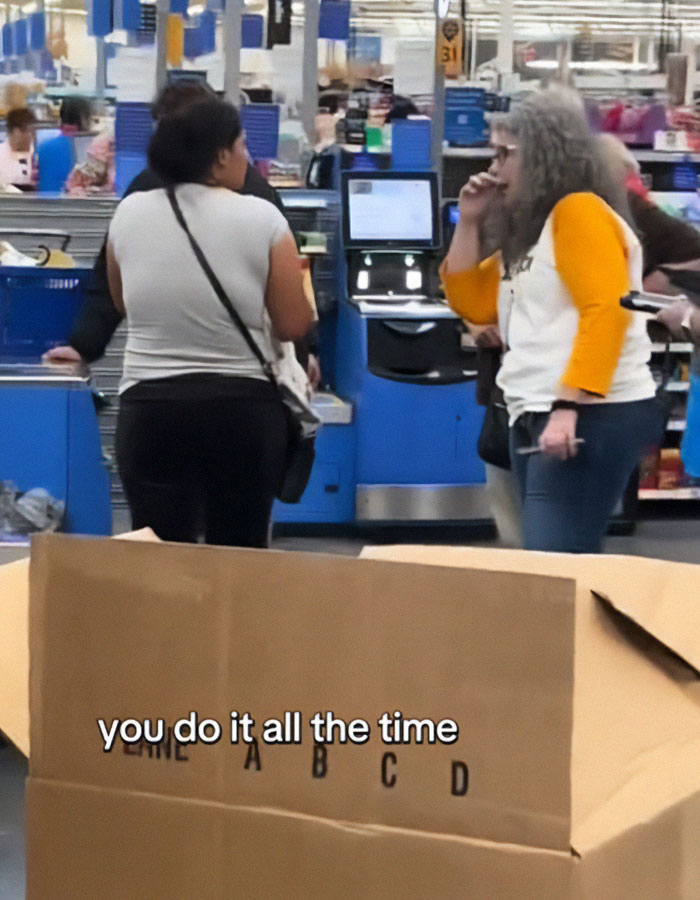 Walmart Shopper Caught In Self-Checkout Scam As Furious Employee Calls Security