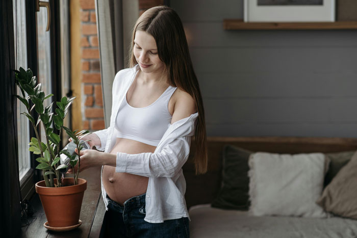 "Discuss Living Arrangements With The Father": Parents Kick Out 19YO Who’s Pregnant For The 2nd Time "Discuss Living Arrangements With The Father": Parents Kick Out 19YO Who’s Pregnant For The 2nd Time