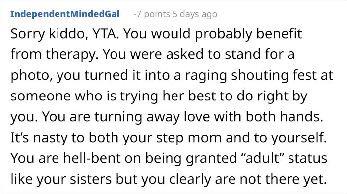 Teen Has A Meltdown During Family Christmas After Her Dad's New Wife Tries To Become Her Mom Teen Has A Meltdown During Family Christmas After Her Dad's New Wife Tries To Become Her Mom